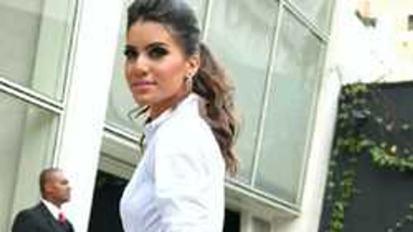 Így lehetsz ízig-vérig szexi nő: Idén ősszel hódít a midiszoknya!