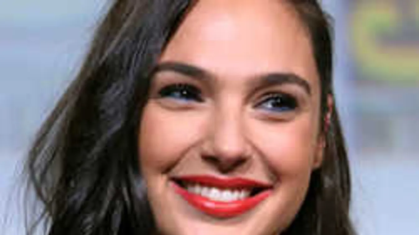 Kiakadt a brutálisan szexi almamellű álomnő