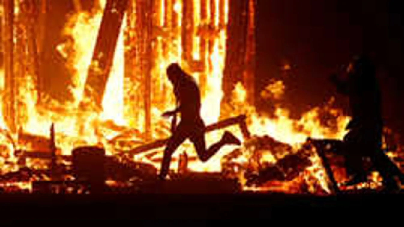 Döbbenetes - élve elégett a fesztiválozó férfi