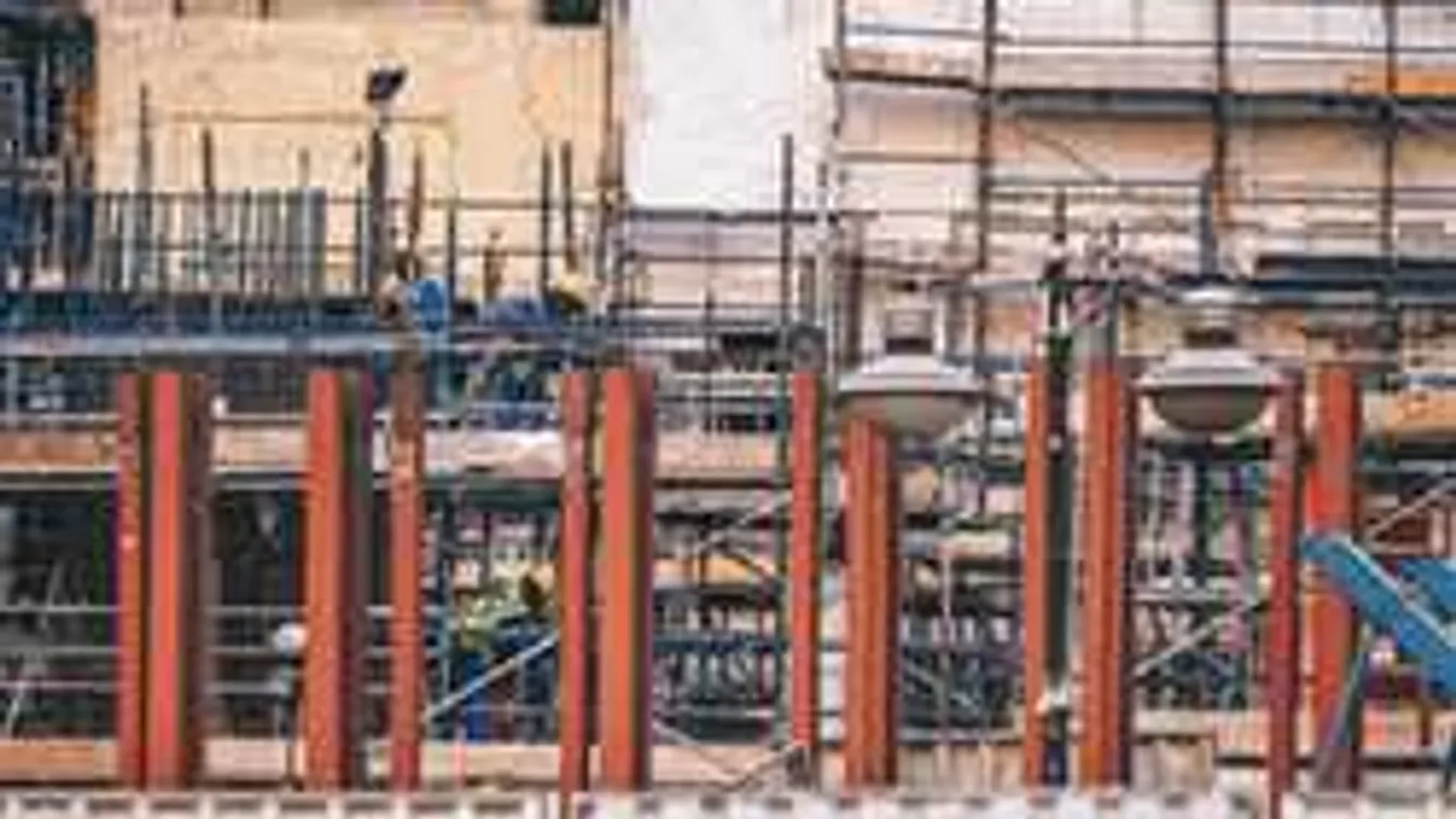 Borzalmas látvány: szörnyethalt a belvárosi építkezésen egy férfi