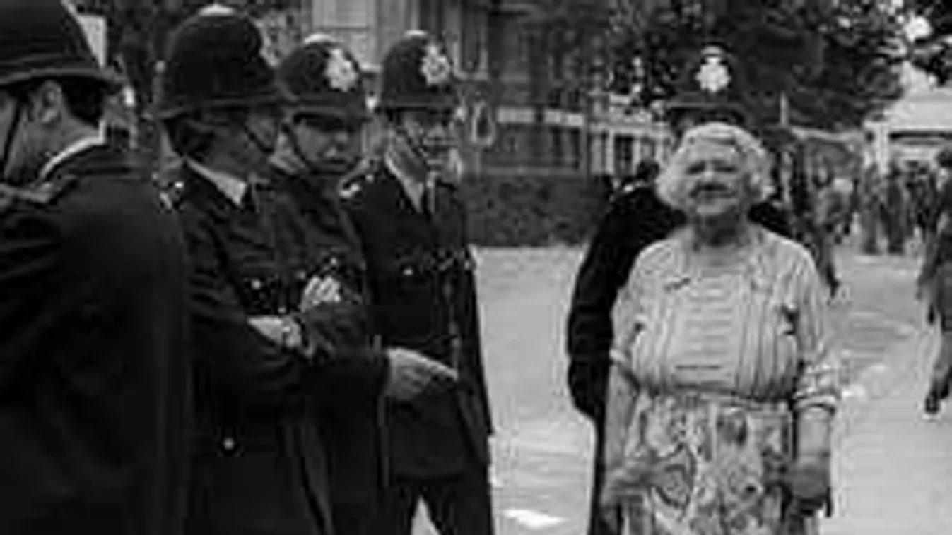 Nyugtalanító a helyzet: Fegyvert követelnek a brit rendőrök