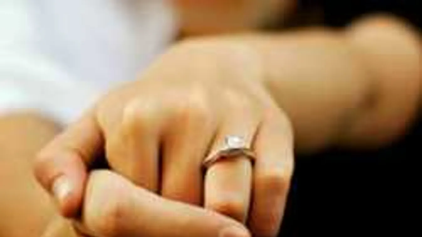 Eljegyezték a gyönyörű magyar műsorvezetőt!