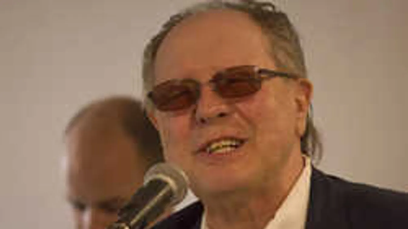 Döbbenetes bejelentést tett Balázs Fecó