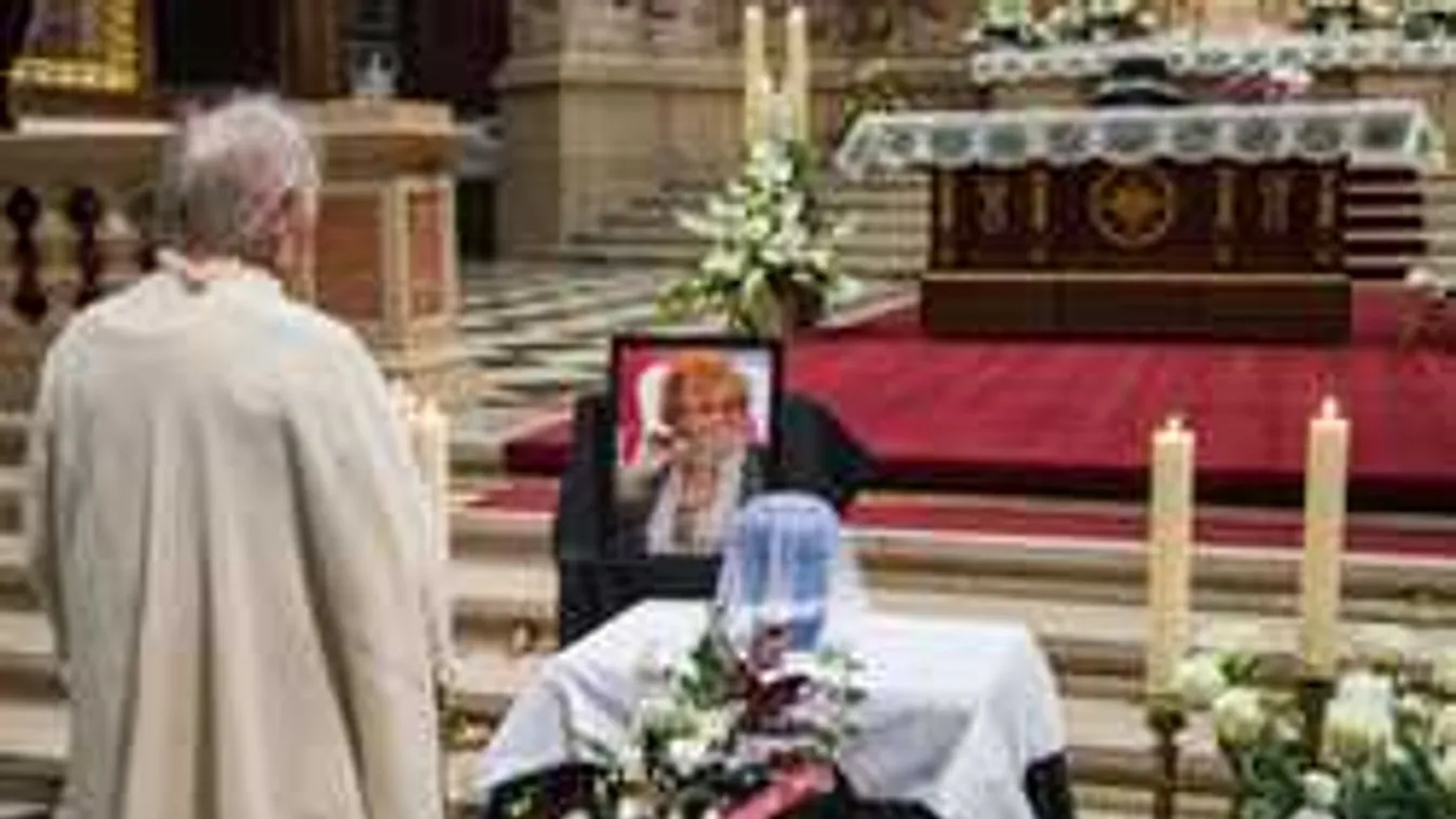 Szívszorító fotók, így búcsúztak Lorán Lenkétől