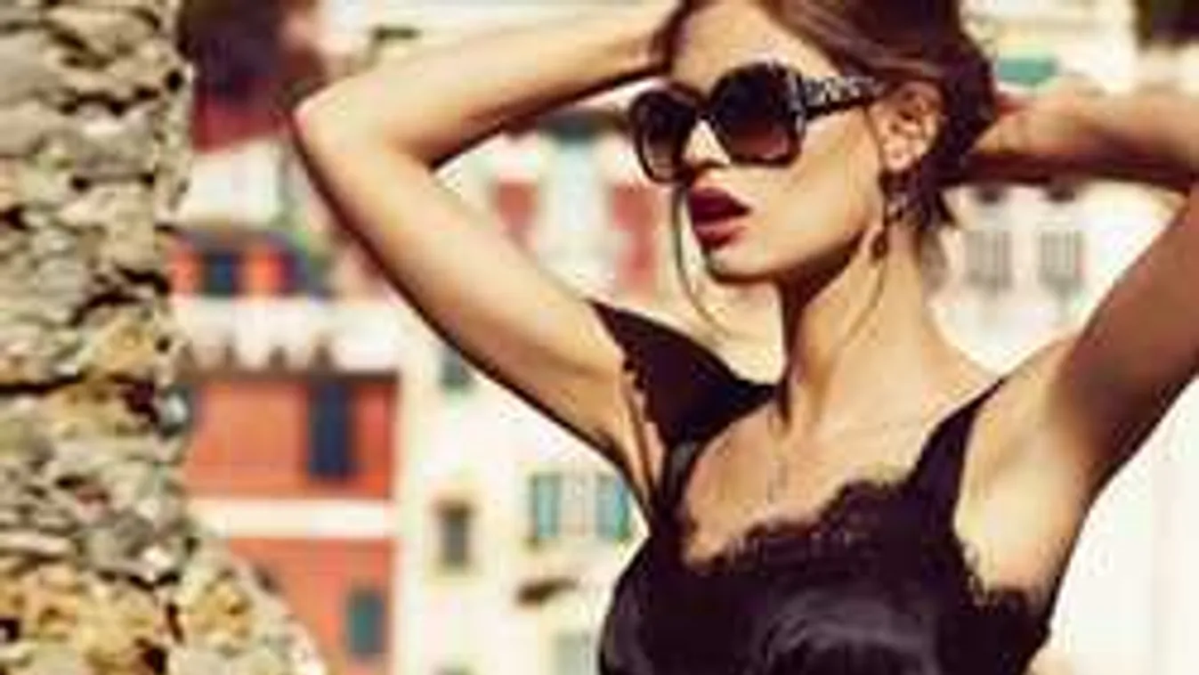 Szemöldökeivel sokkolja a világot ez a modell!