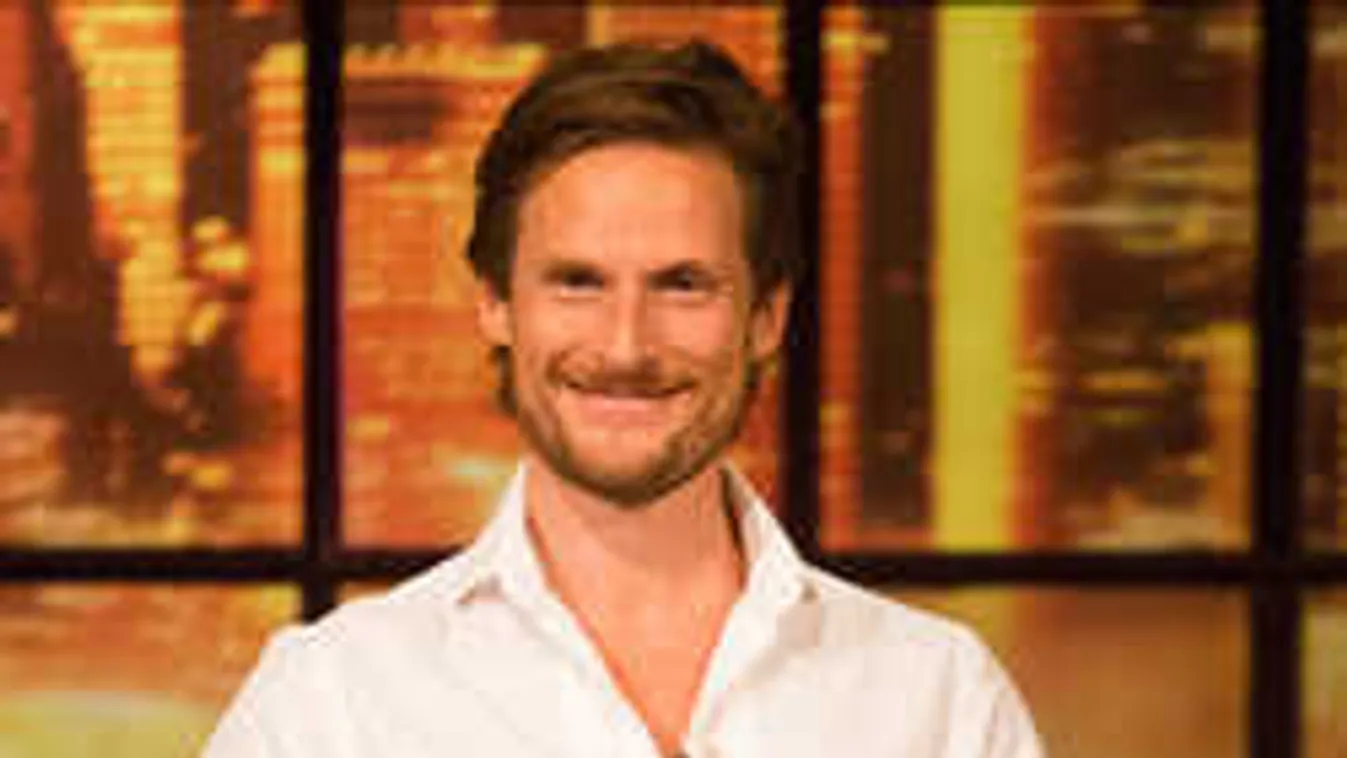 Kezébe vette apró gyíkját Fenyő Iván