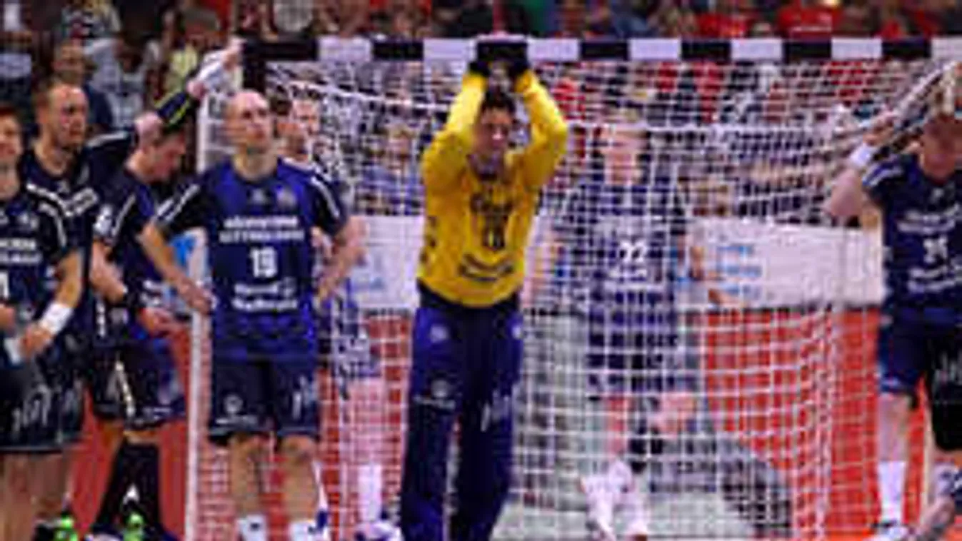 Dagad a bundabotrány, három emberre csaptak le a rendőrök