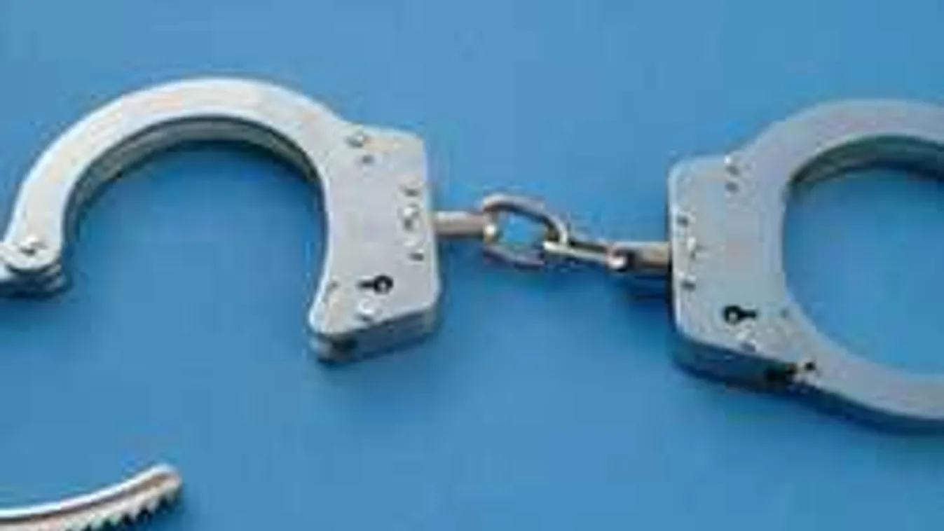 Váratlan fordulat, előkerült a bilincs az úszóknál