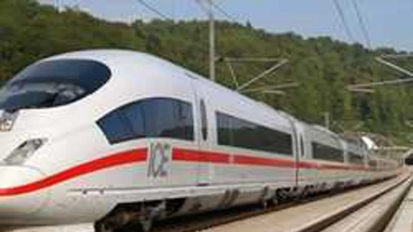 Sokkoló: 25 km-en át lógott a gyorsvonat oldalán egy utas!