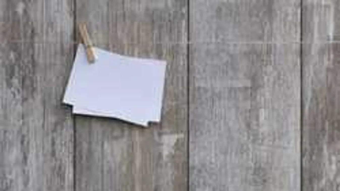 Elképesztő üzenetet talált a magyar orvos a szélvédőjén