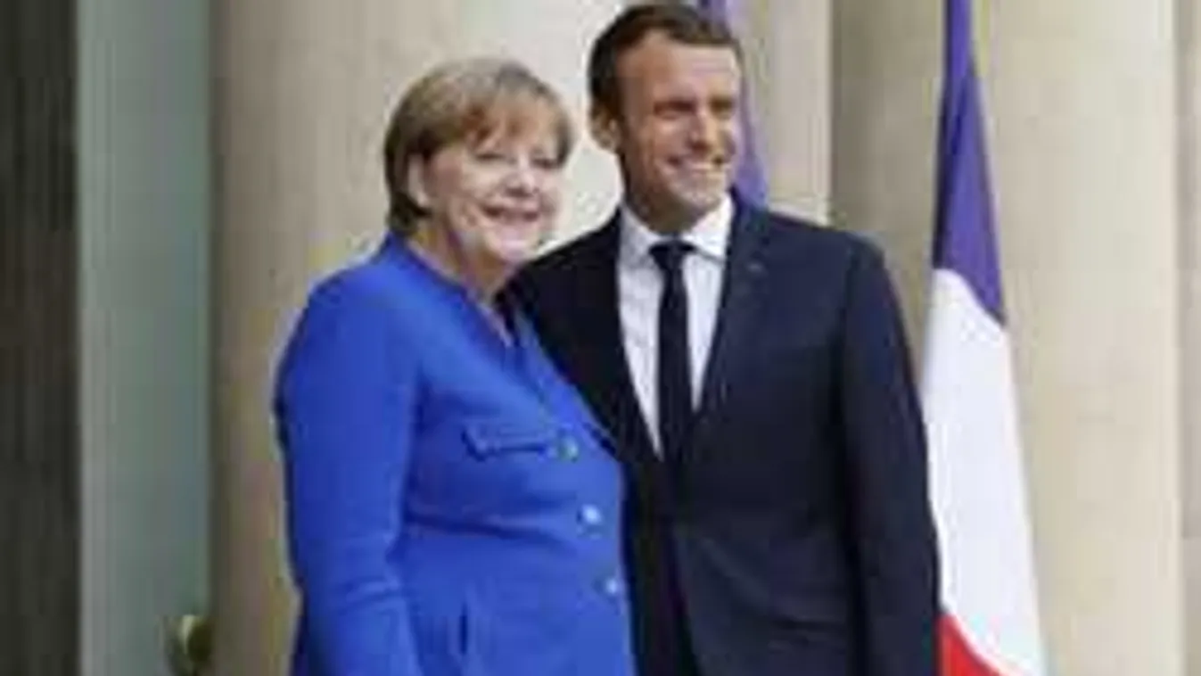 Bevallotta a francia elnök, hogy Merkel a markában tartja