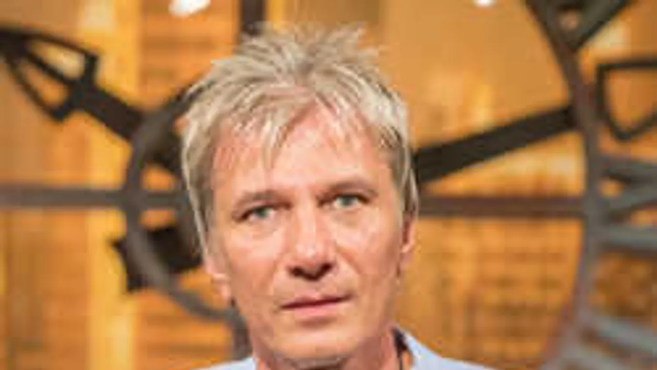 Mosolyt csalt a beteg gyerekek arcára Bochkor Gábor!