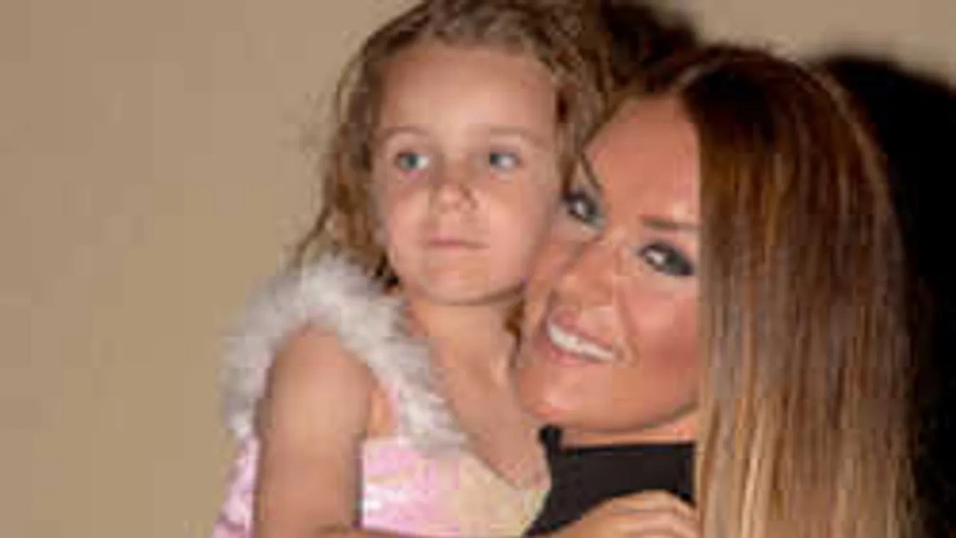 Hódi Pamela az ágyából posztolt intim képet