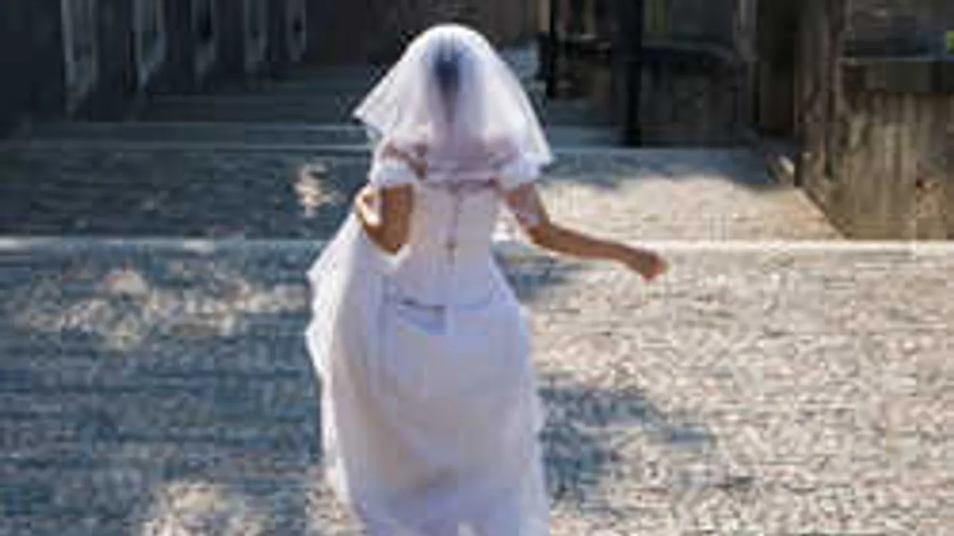 Tragikus véget ért az esküvő: holtan esett össze az anyuka