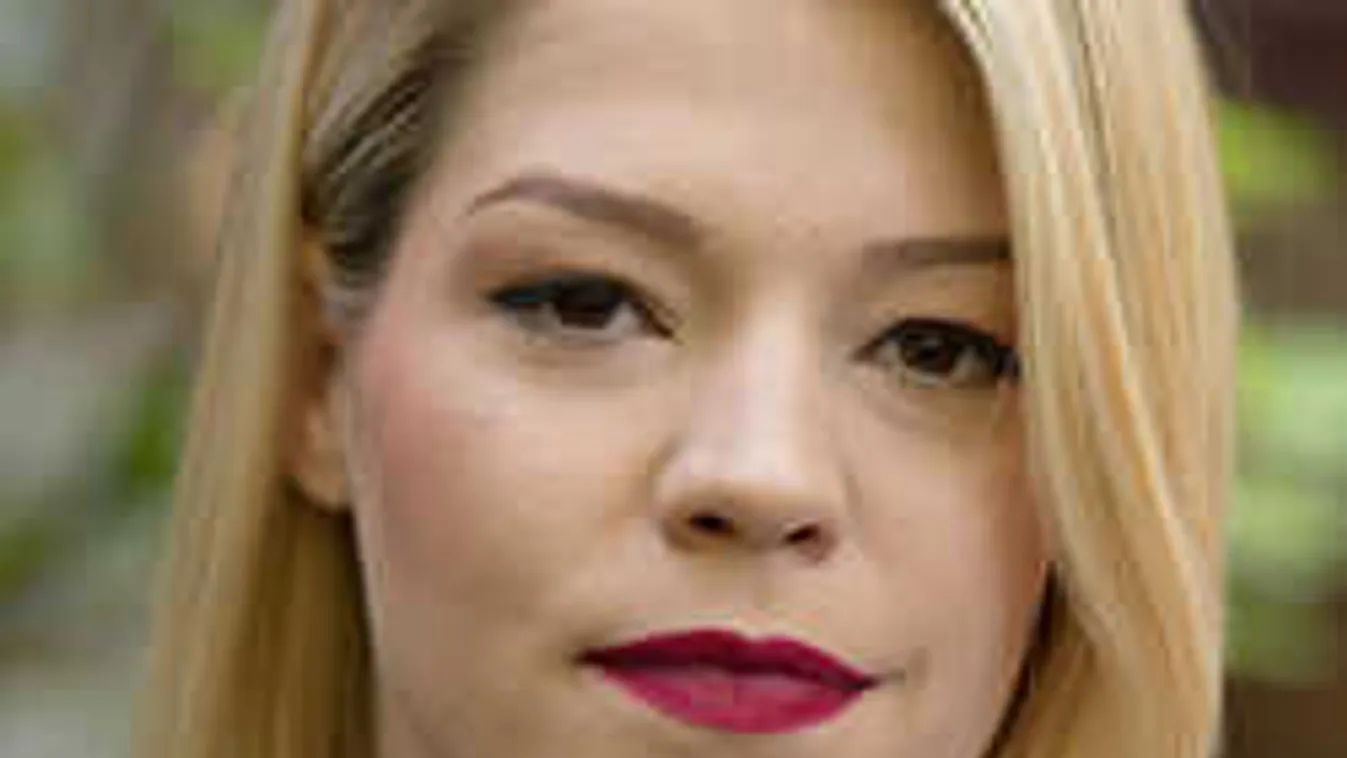 Megrendült a magyar énekesnő, végignézte a várpalotai hintabalesetet