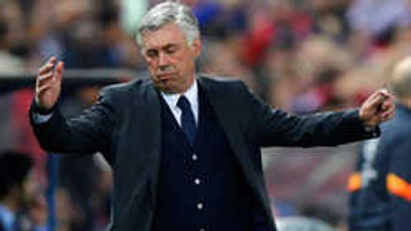 Kicsinálták a játékosok, megbuktatták a sztáredzőt