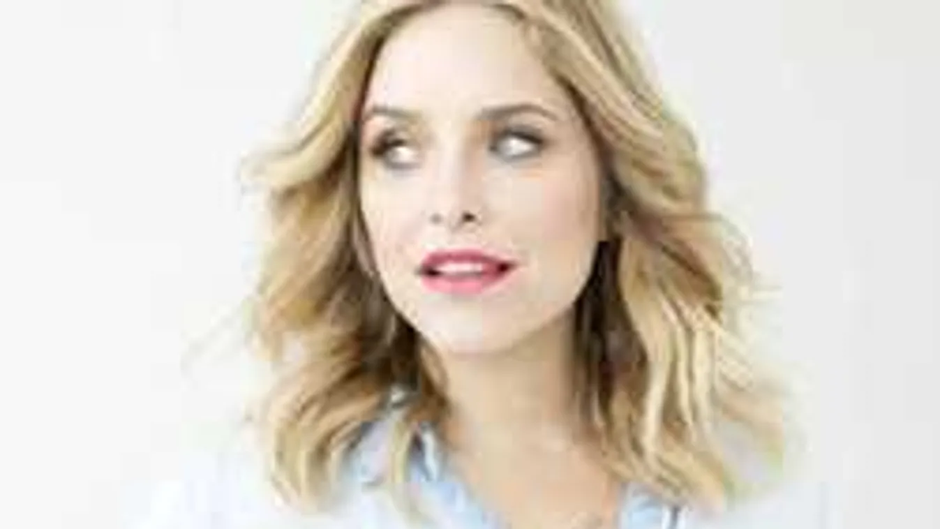 Még a bugyiját is ledobta az amerikai filmsztár nője - fotó