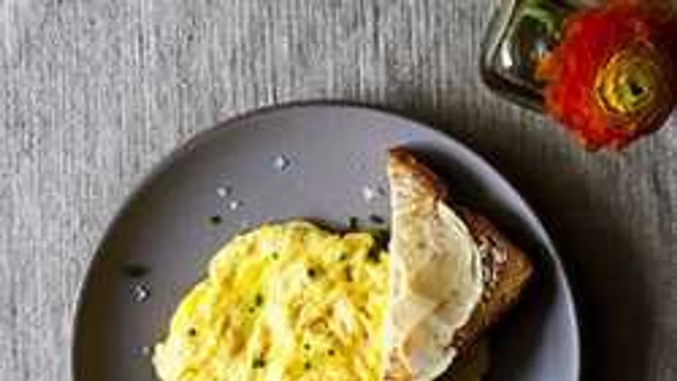 Elárulta a séf! A tökéletes rántotta nem olajos serpenyőben készül!