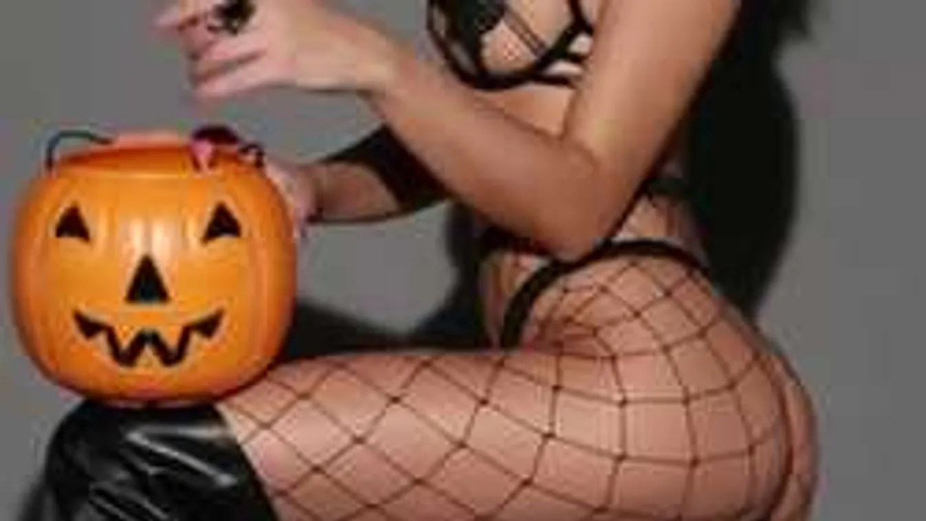 Ilyen izgatóan még nem játszott tökkel egyetlen szexi nő sem