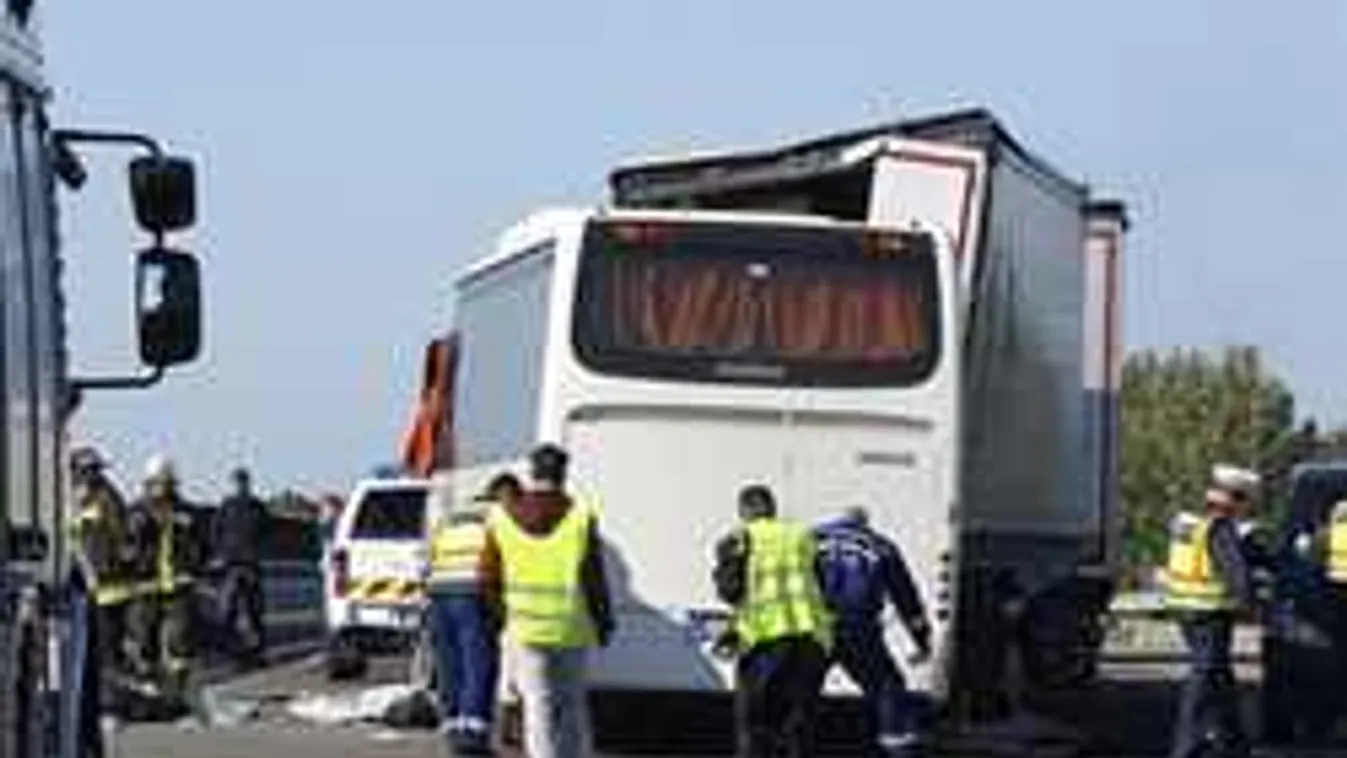 Szörnyű pillanatokat élt át a busztragédiában meghalt rendőr felesége