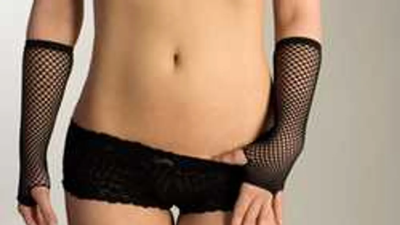 Örömlányokat küldtek a válogatott focistákhoz