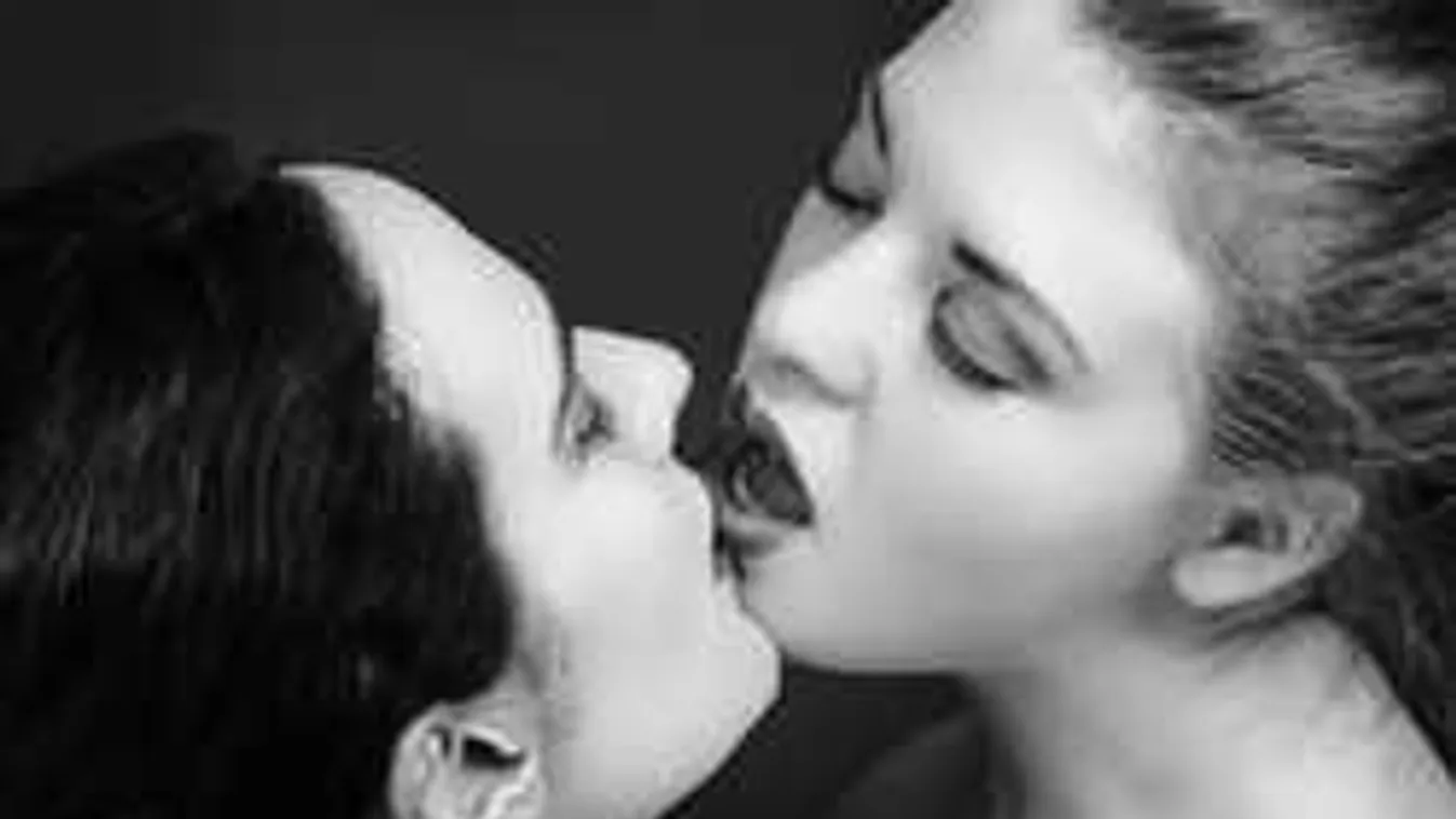 Izgalmas helyen futnak össze a leszbikus párok, elképesztő fotók!