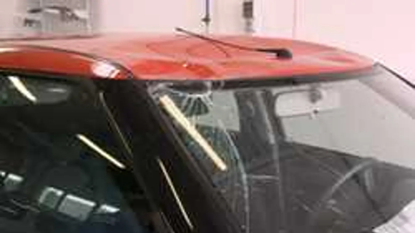 Ezzel az egyszerű trükkel helyrehozhatod a behorpasztott autótetőt! - videó