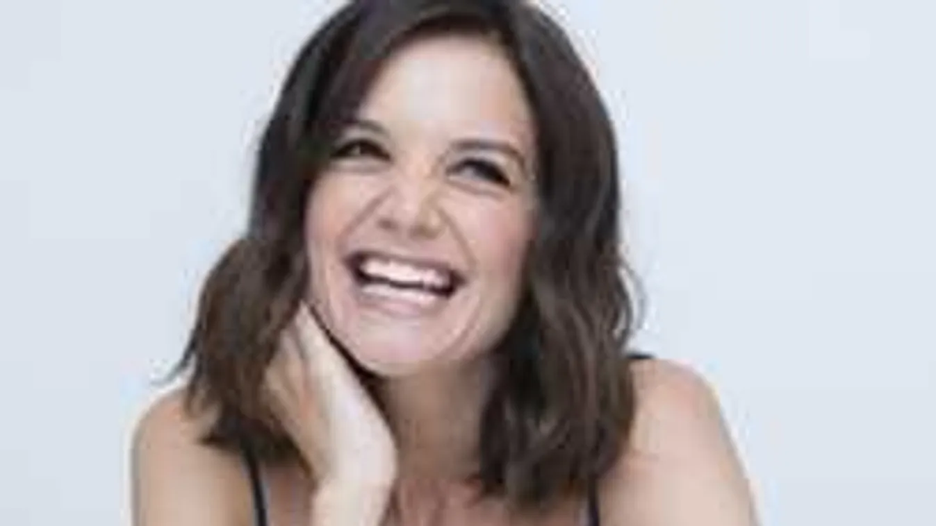 Elképesztő fotó: A fiatal Angelina Jolie Katie Holmes mostohalánya