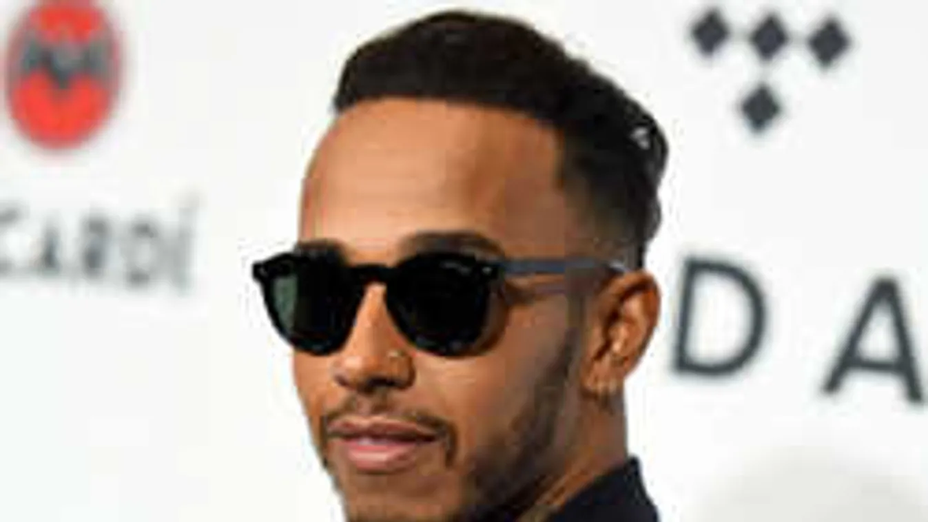 Hamilton nem térdel, annál nagyobb tettre készül