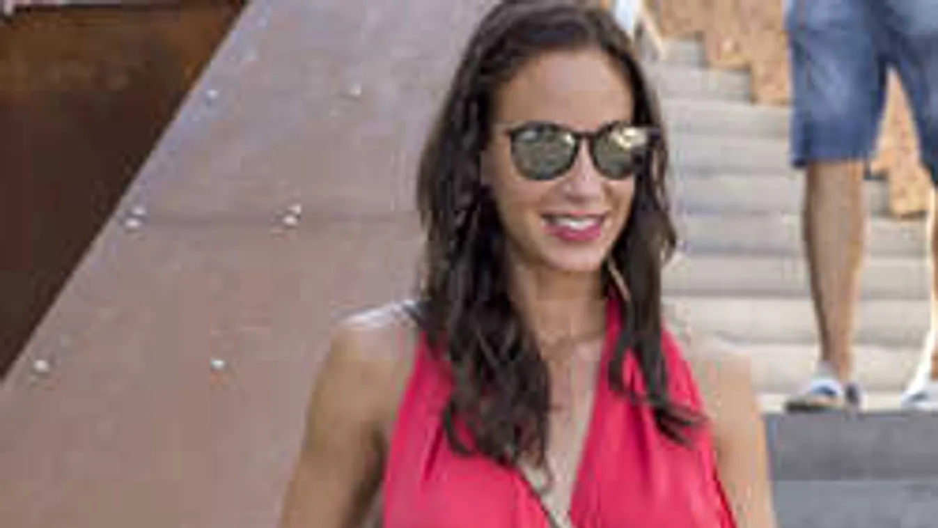 Eszelős vörös hajzuhatag: Vajna Tímea frizurát váltott