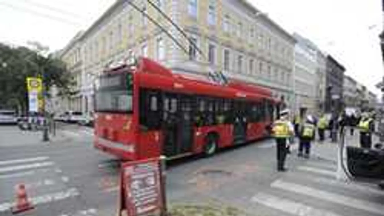 Nemzetközi futballszakembert gázolt halálra a trolibusz az Izabella utcában