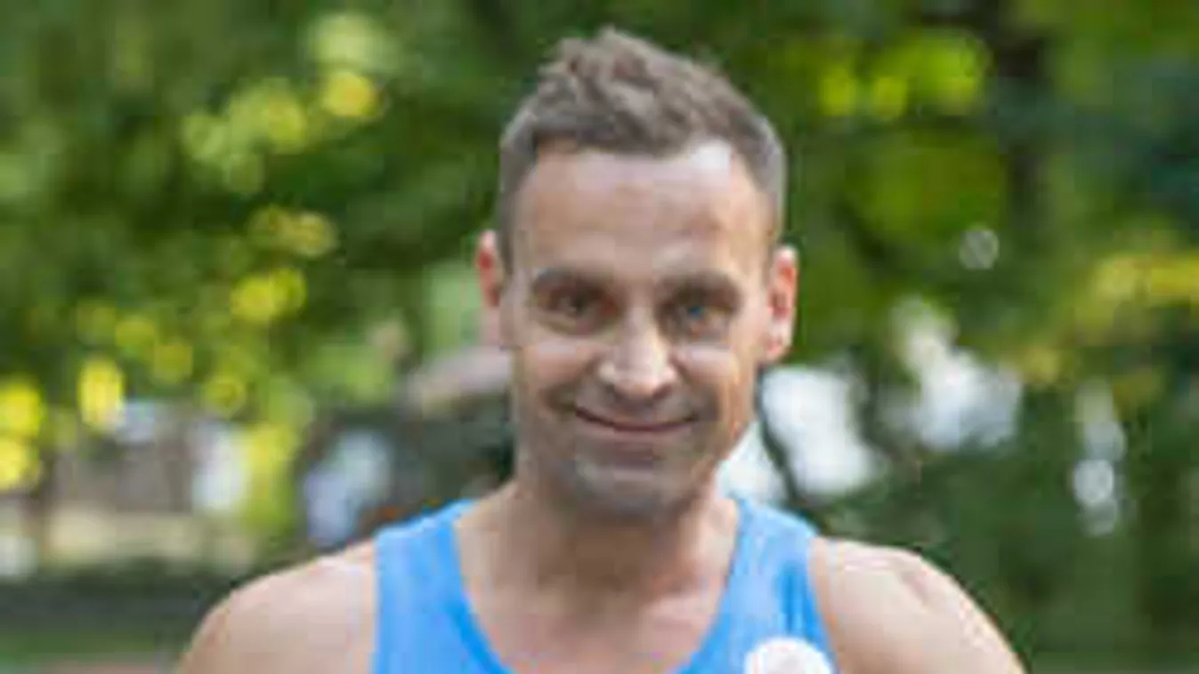 Ezt művelte gyönyörű partnere testével a magyar sztár - Videó