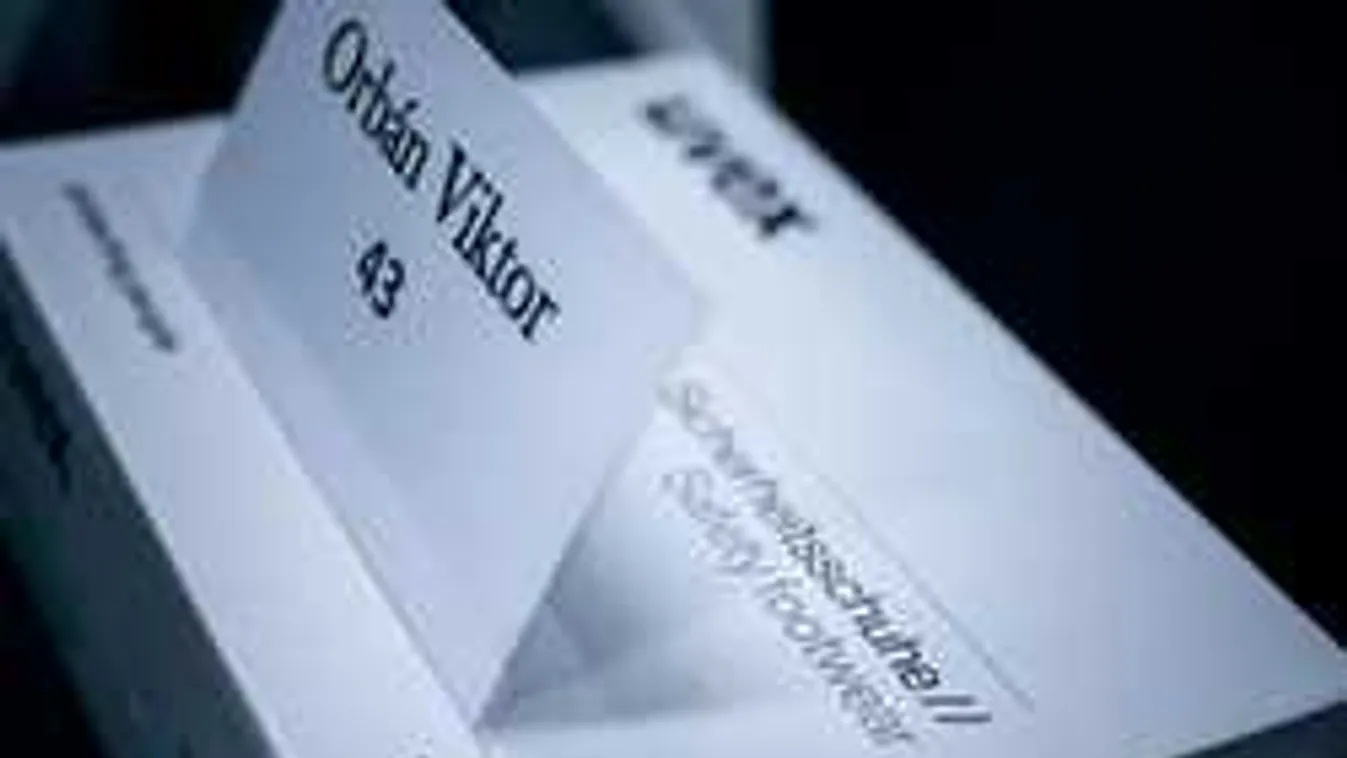 Végre kiderült, mekkora lábon él Orbán Viktor