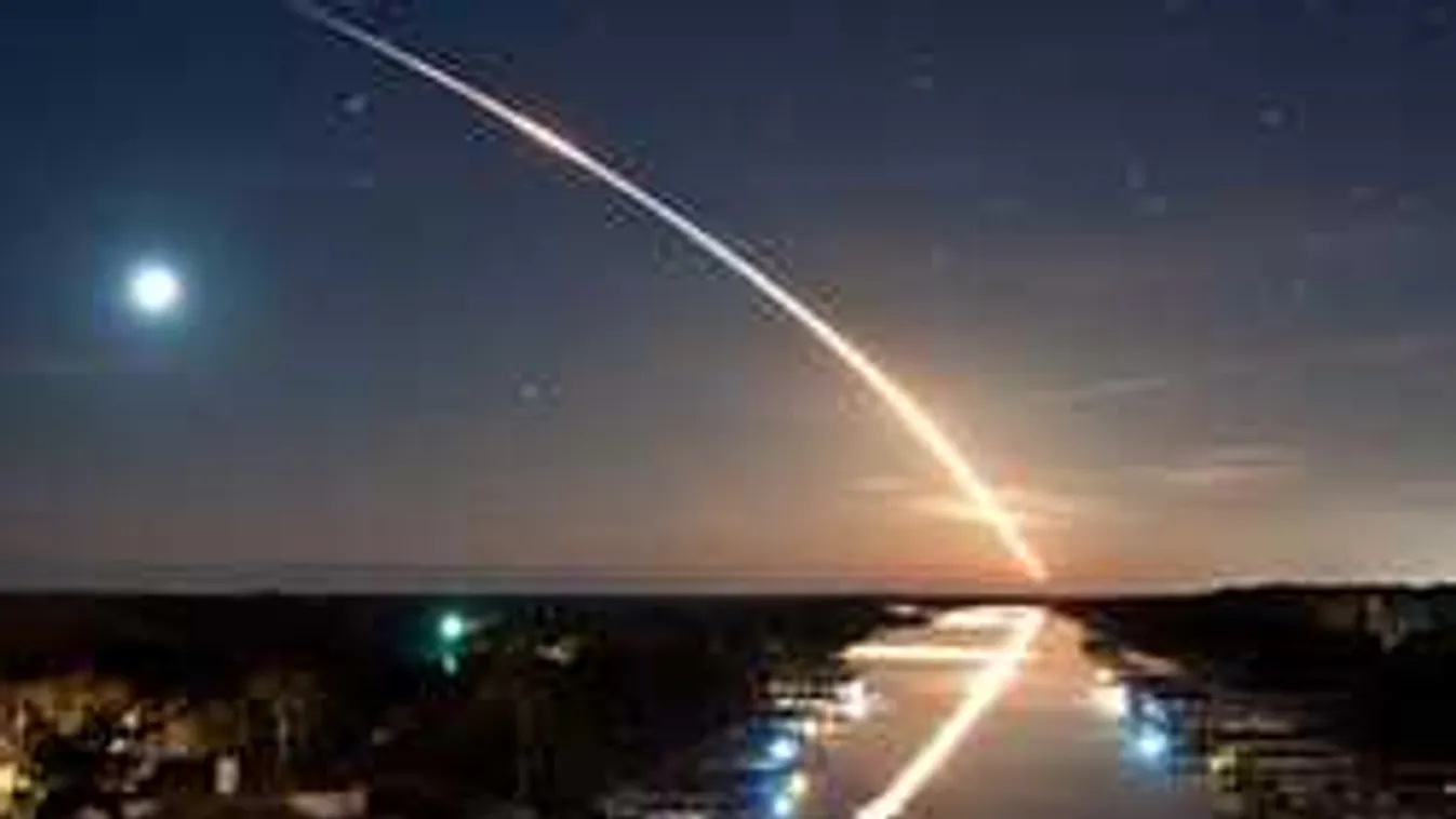 Kitört a pánik, tűzgolyó hasított át és robbant fel az égen - videó