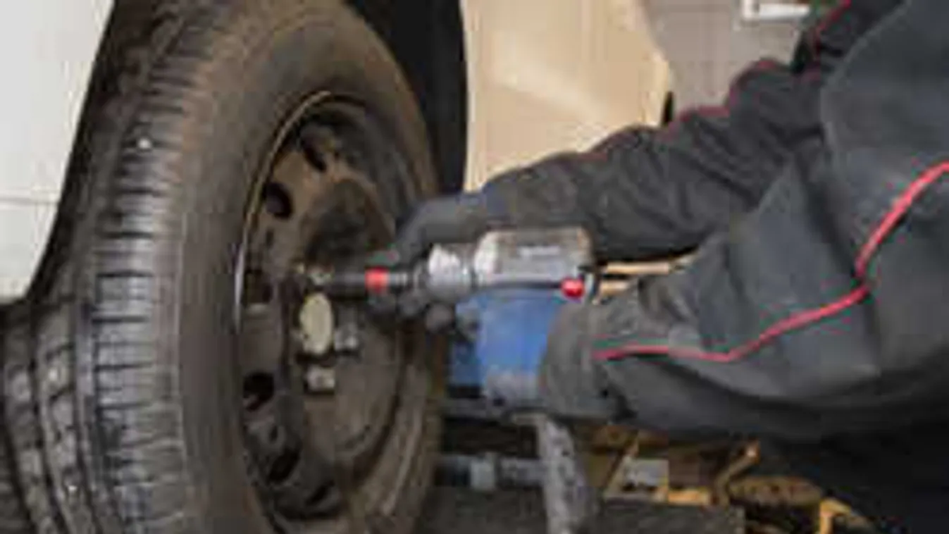 Kereket cserélni és drogot venni is lehetett az újpesti műhelyben