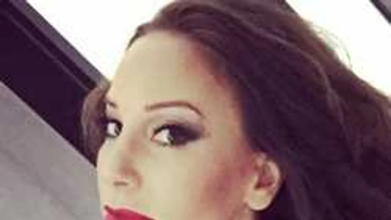 Ilyen szexi jelmezben még nem láttad Vajna Timit