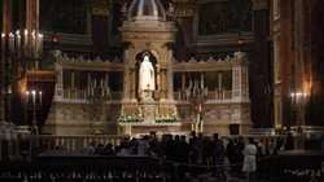 Képtelen visszatartani könnyeit, megszólalt Aradszky László özvegye