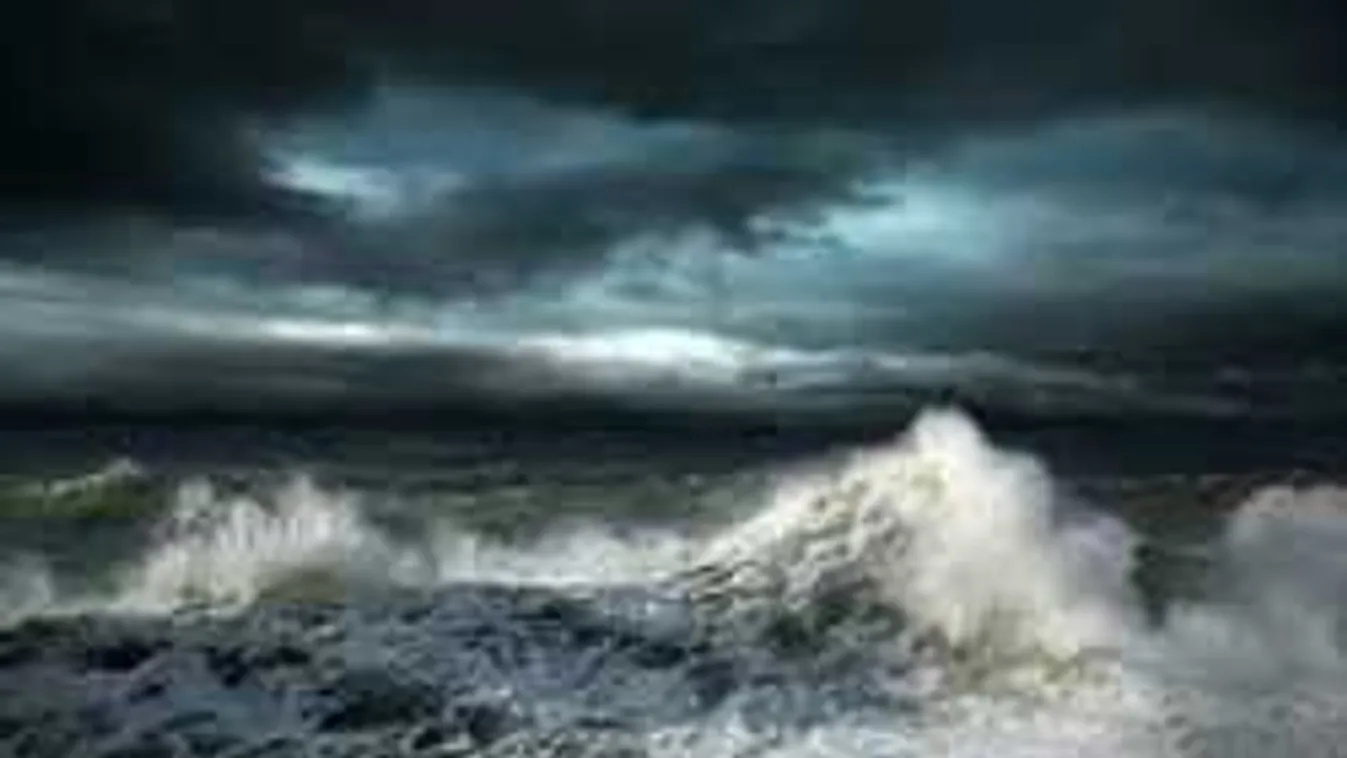 Elképesztő jelenséget videózott a két hajós, egyenesen feléjük tartott