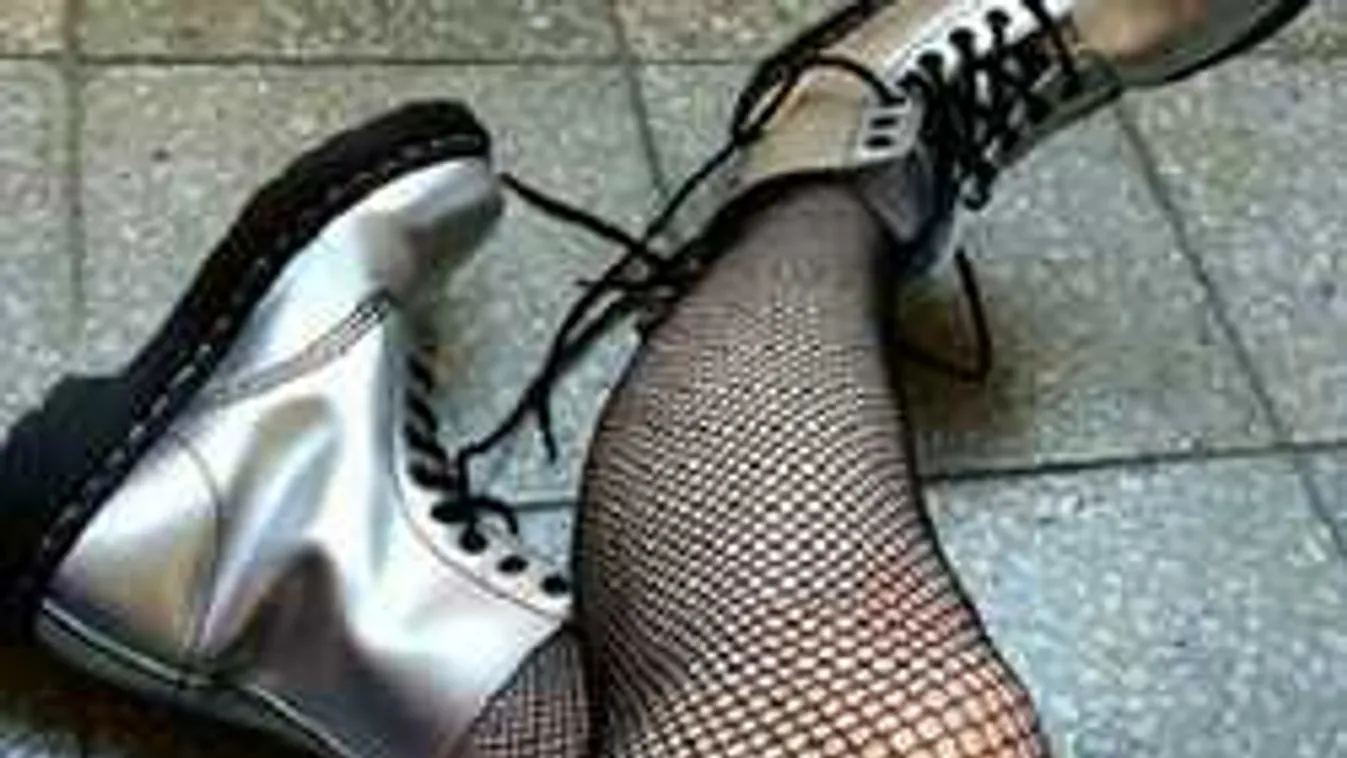 Ez a kényelmes cipő lesz a tél legnagyobb divatja, már most imádják a nők