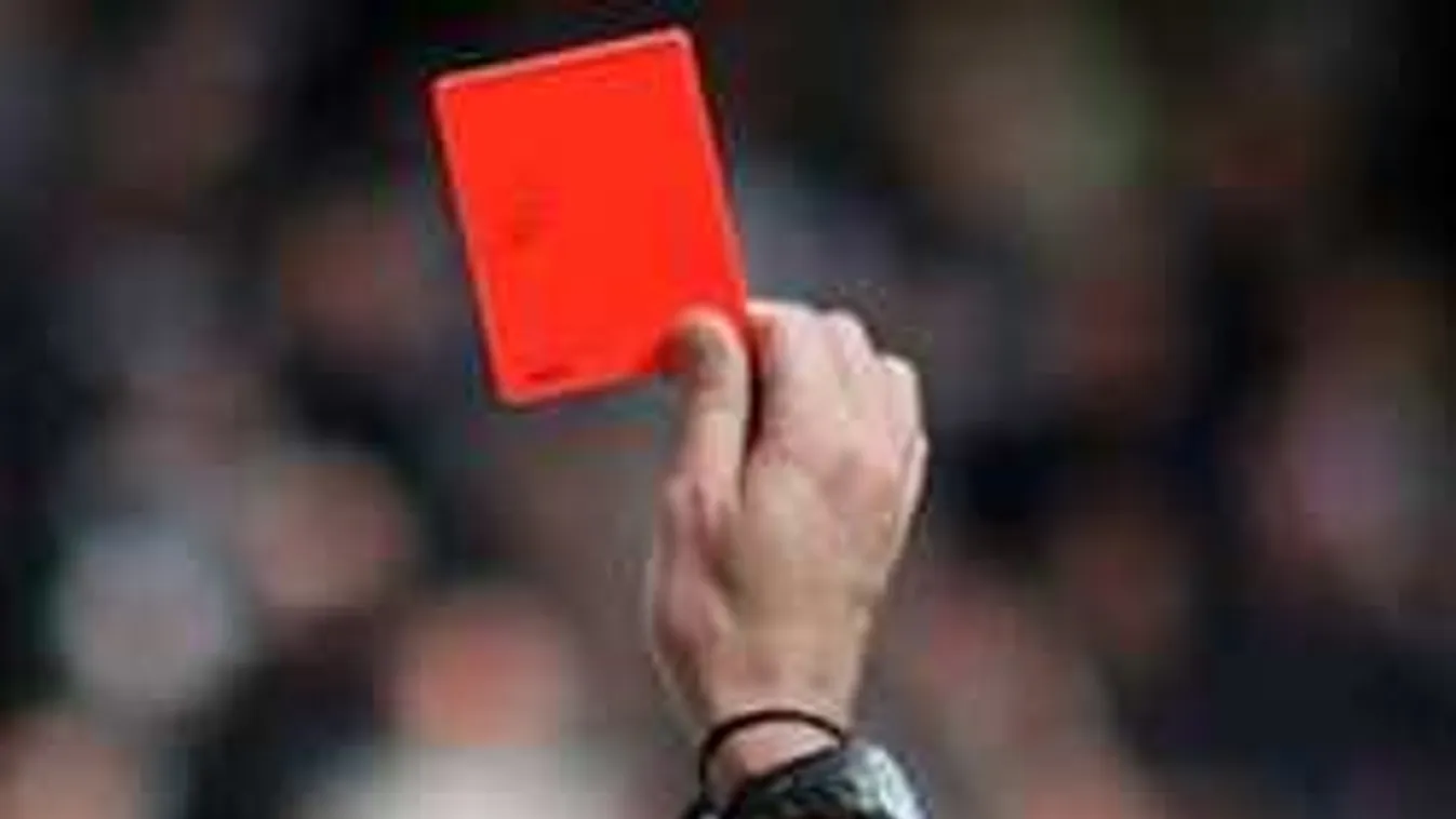 Elmenekült a bíró a pályáról, egy családi házig futott