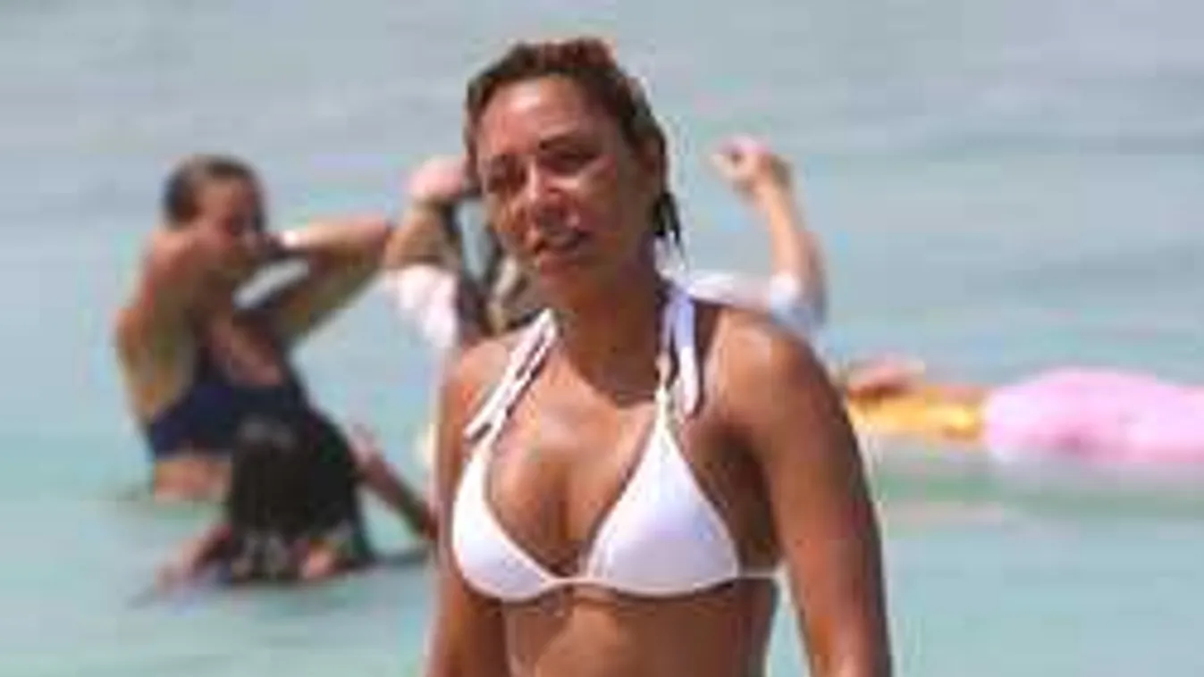 Bikinire vetkőzött a 42 éves sztáranyuka