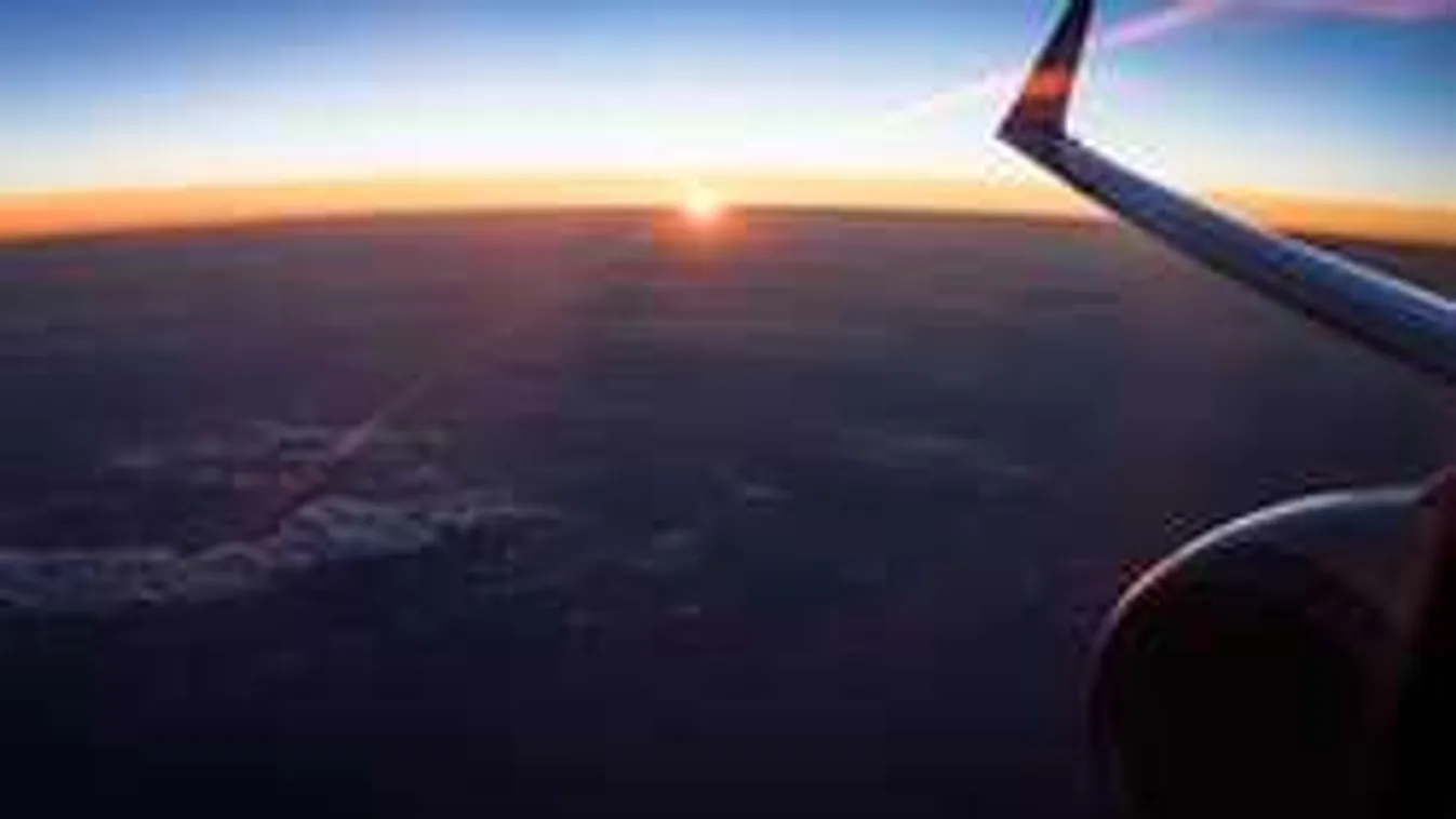 Rémület a repülőn: több utas is sokkot kapott a látványtól