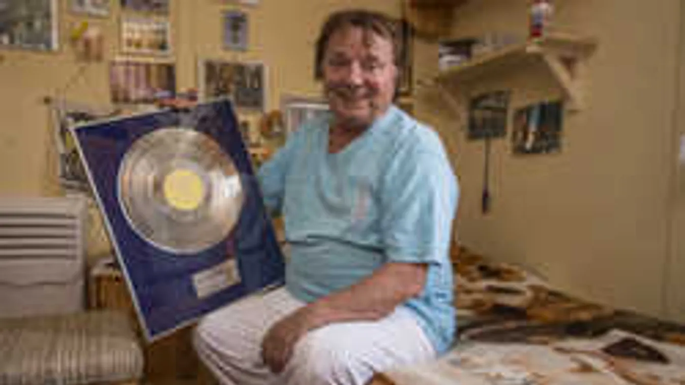 Stílusa miatt kirúgták a rádió énekkórusából Aradszkyt!