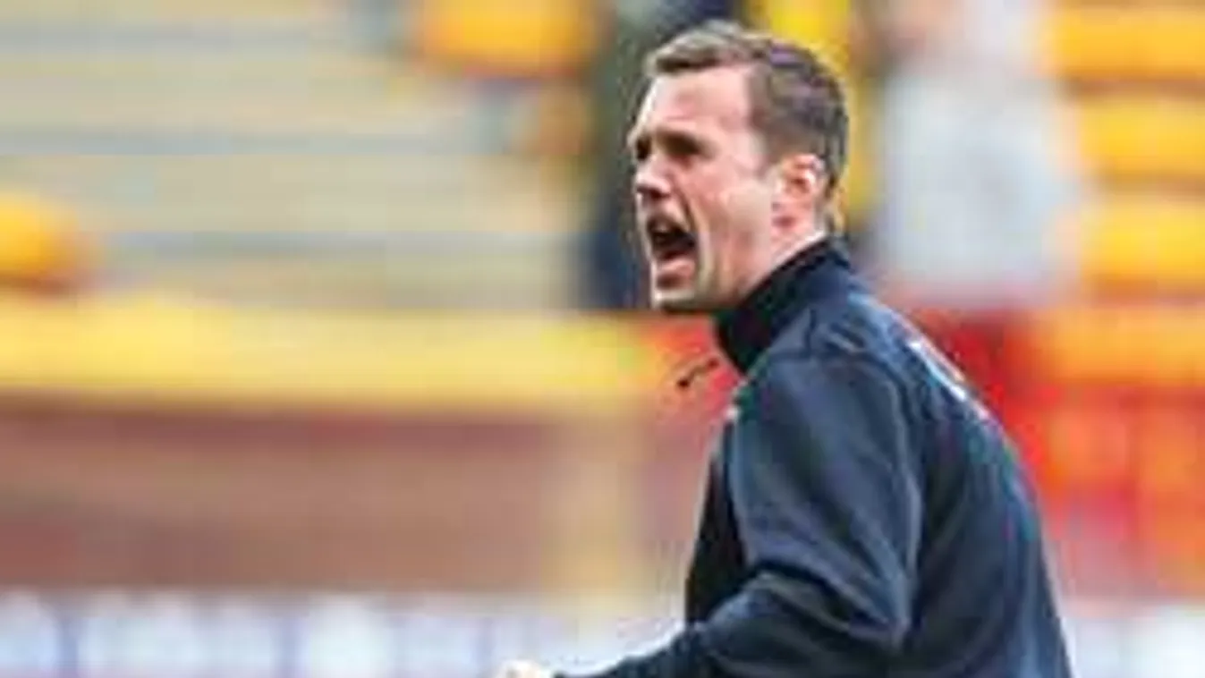 Meztelenül lepte meg az őrült edző a focistáit