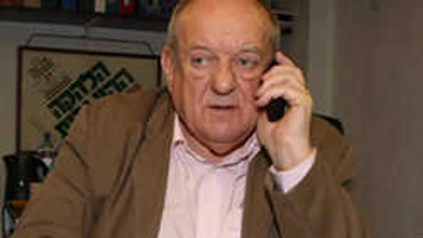 Vigyázat: Csalók hirdetnek az elhunyt Klapka György nevével