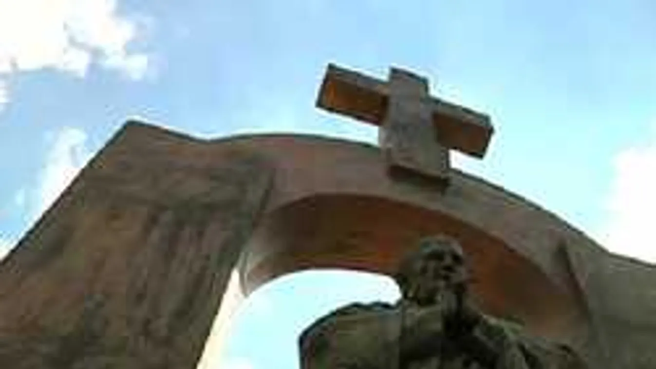 Barbár idők: le kell verni a keresztet II. János Pál emlékművéről