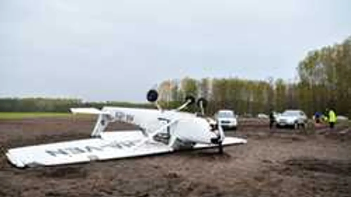 Lezuhant egy kisrepülő Érsekcsanádnál - Fotó