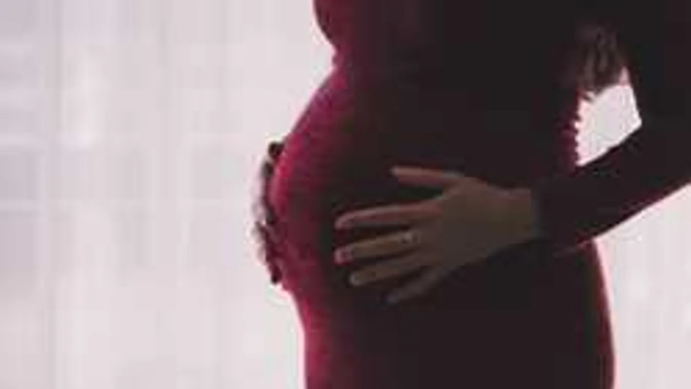 Furcsa okból riasztották a rendőröket: a dugóban indult be a szülés