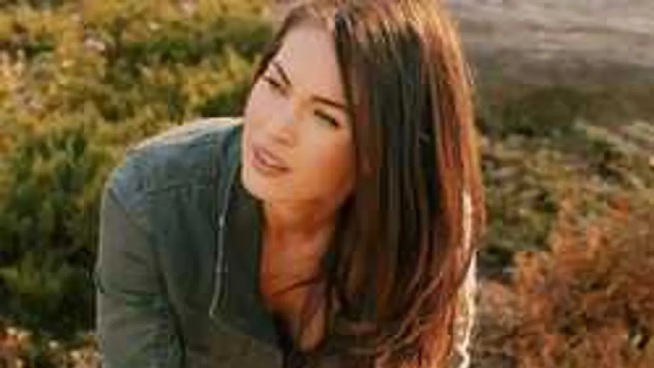 Ez komoly? Hercegnőnek öltözteti fiát a dögös sztáranyuka