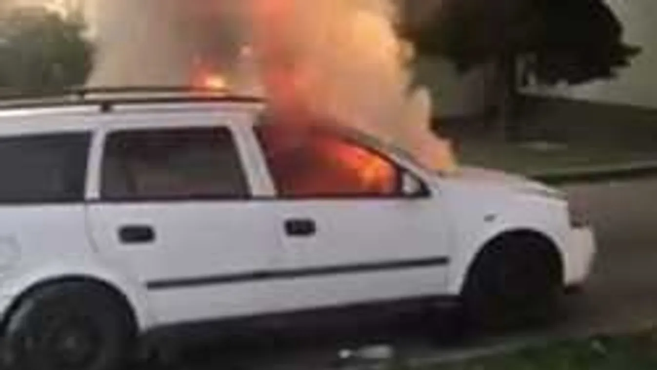 Méteres lángok csaptak fel a gyerekeket szállító autóból Egerben